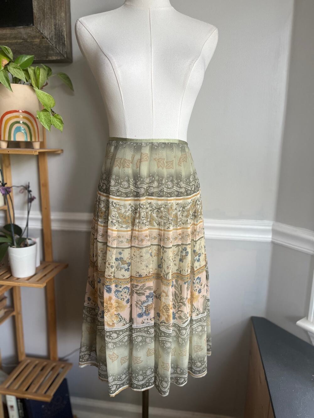 Vintage Y2K Silk Midi Skirt Pleated Sage Green Pink Floral Size 8 Medium